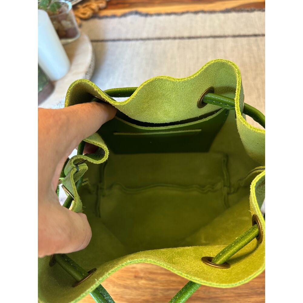 Portland Leather Green Mantis UNICORN COLOR Crossbody Bucket Bag VERY RARE - Picture 7 of 7